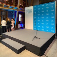 Iekštelpu skatuve ar fonu <br /><span style=text-transform:none;><small> 3x4 m komplekts ar uzstādīšanu</small></span>